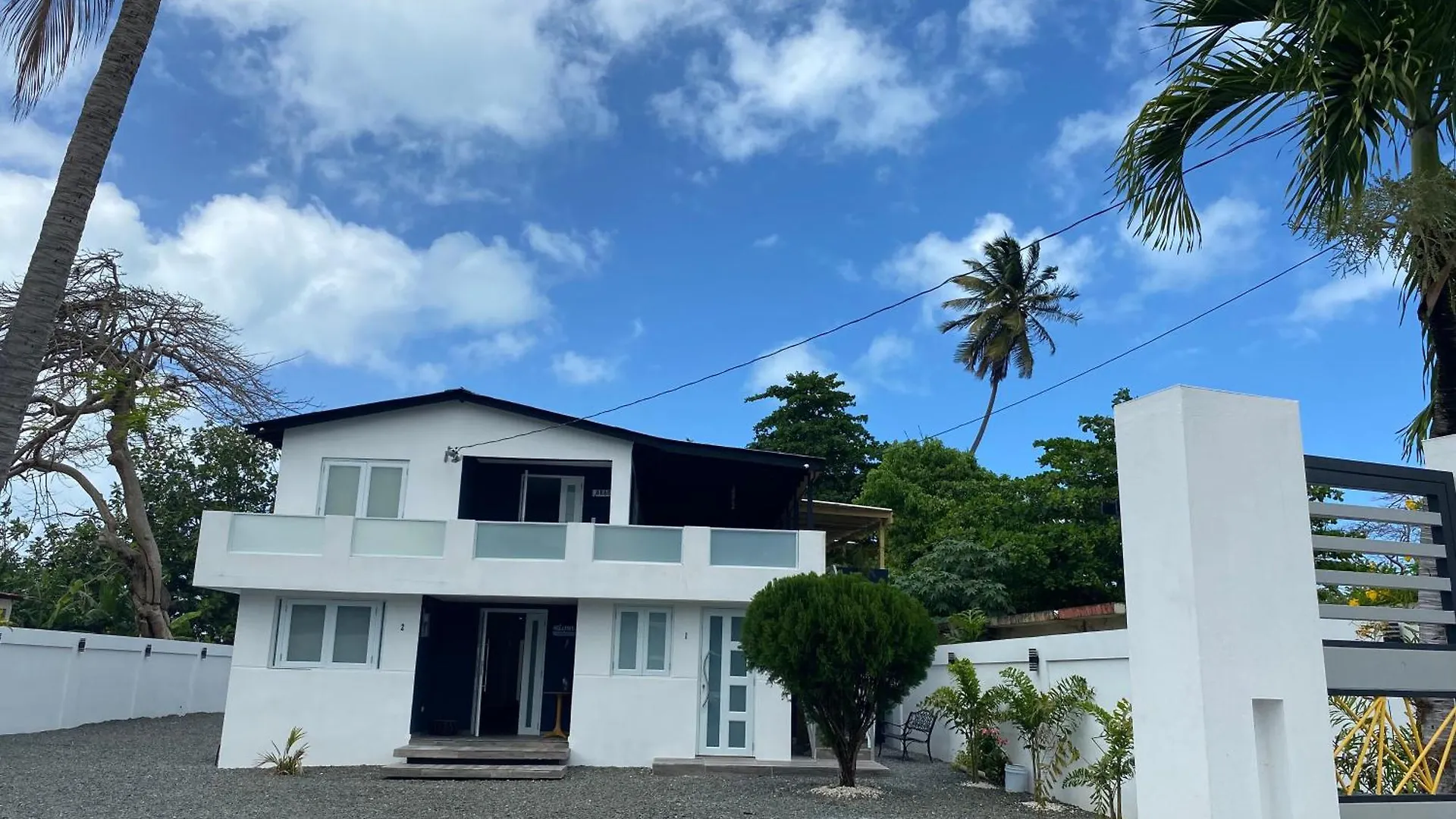 Modern Beach Retreat: 1-Bed Apt At Villa Iris Luquillo Puerto Rico